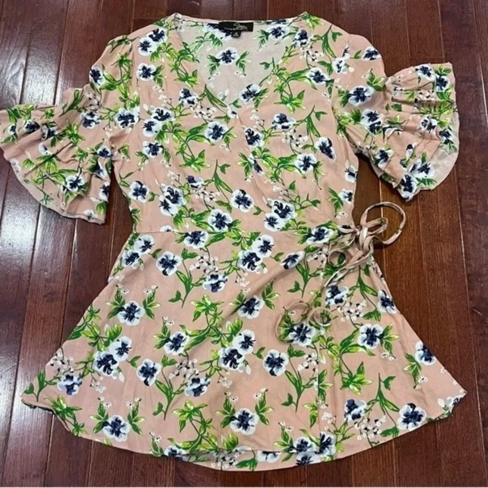 pink blush floral wrap top size medium - Image 2
