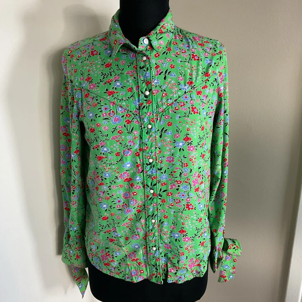 31. Levi’s Floral Green Long Sleeve Button Down Blouse Size Small - Image 4