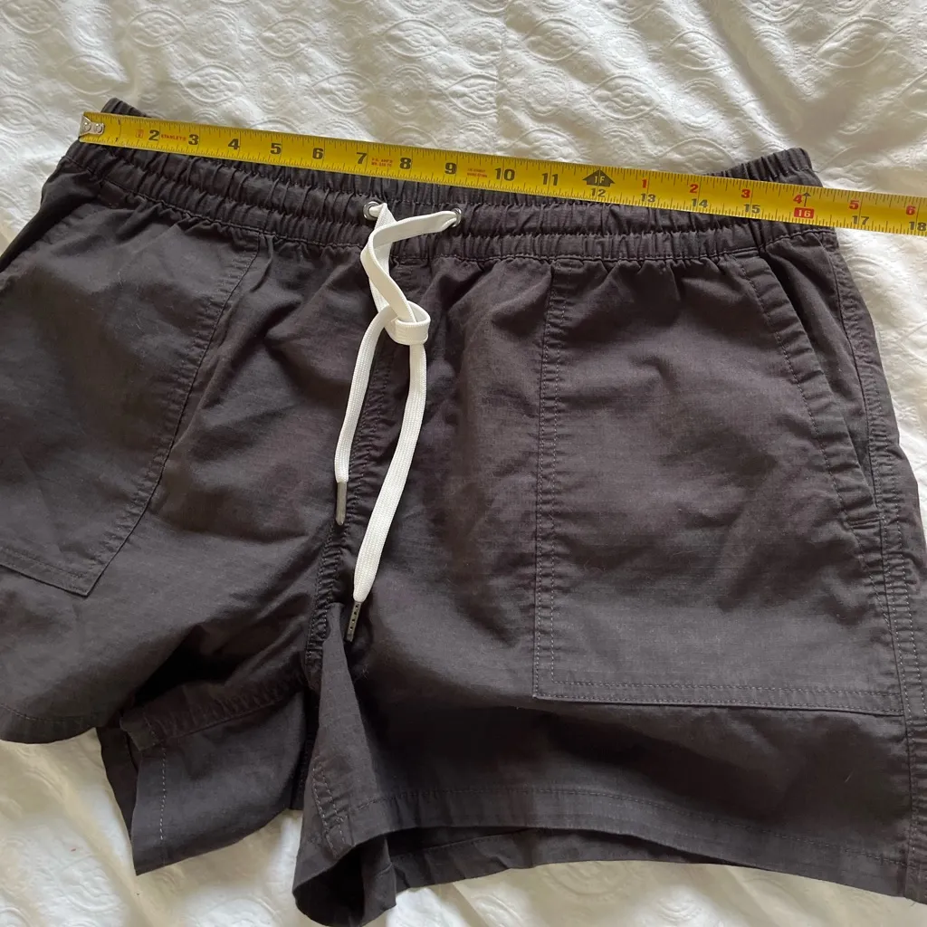 Never worn: Quince size large Drawstring Shorts Black - Image 8
