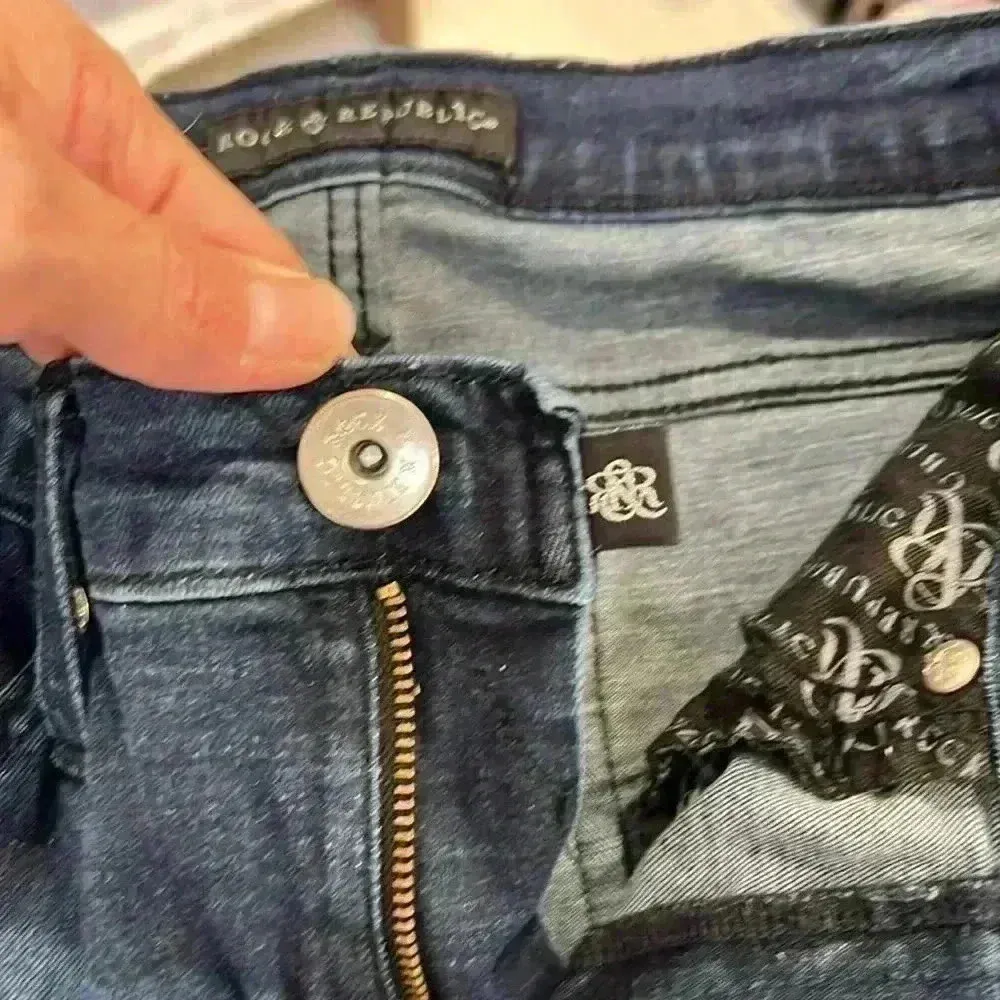 Rock and Republic Berlin skinny jeans size 6. In great condition! - Image 11