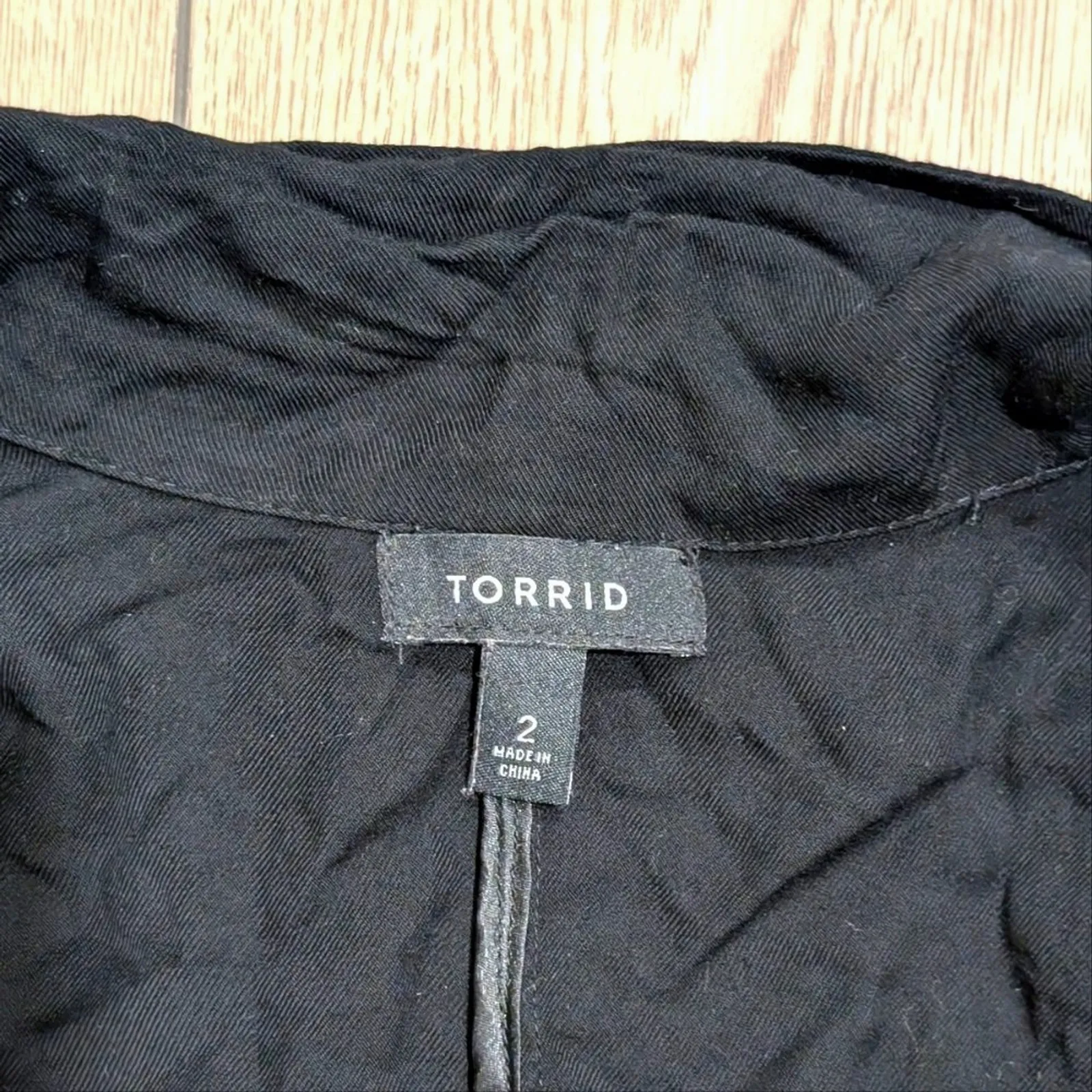 Torrid Plus 2X 2 18 20 Black Studded Moto‎  Jacket Flowy Zip Punk Goth Emo - Image 2