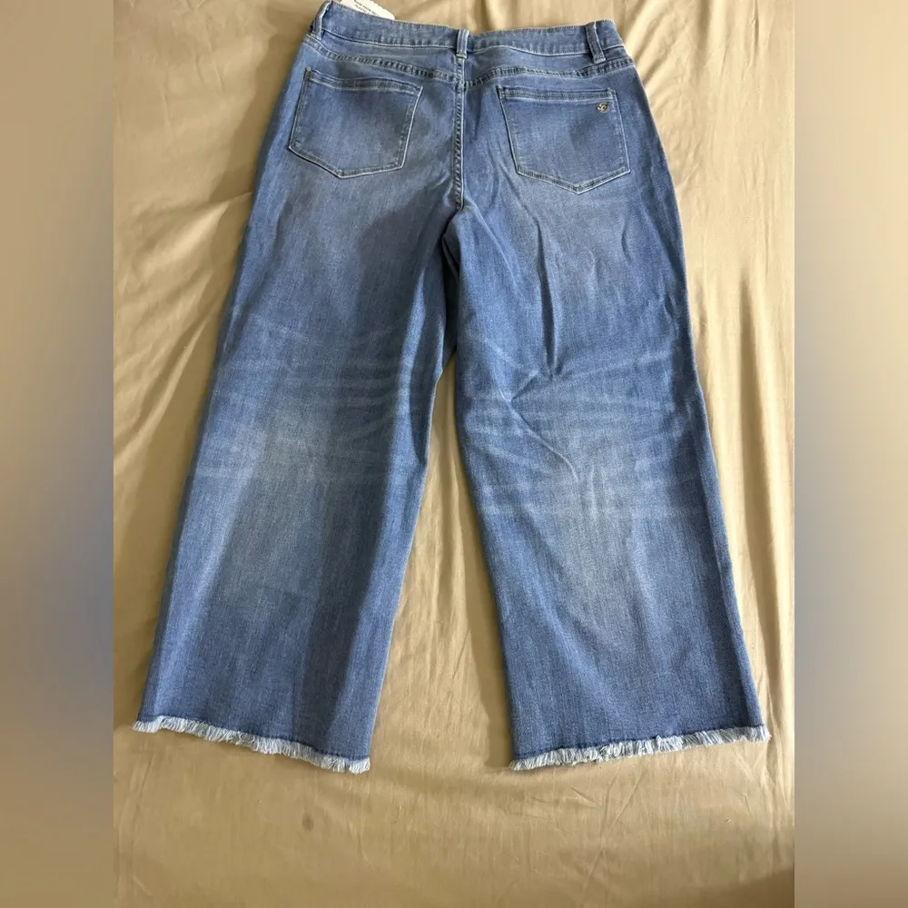 Susan Graver Wide Leg Crop Jean with Frayed Hem Size 10 & 12p - Image 3
