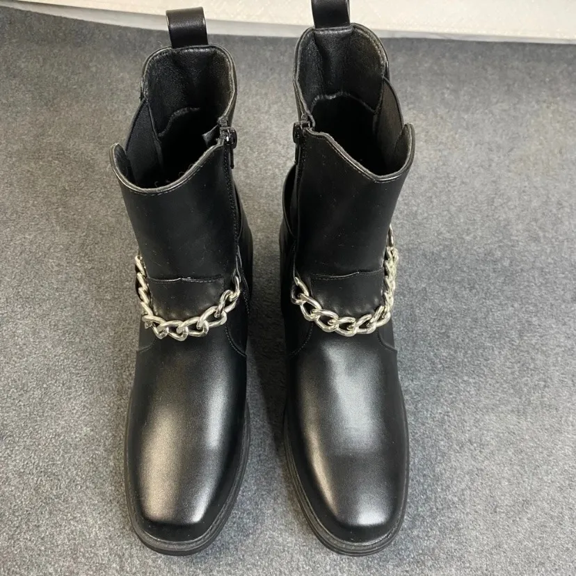 Pazzle Black Square Toe Chunky Heel Ankle Boots Chain Detail Women's Sz 8.5 EUC - Image 2