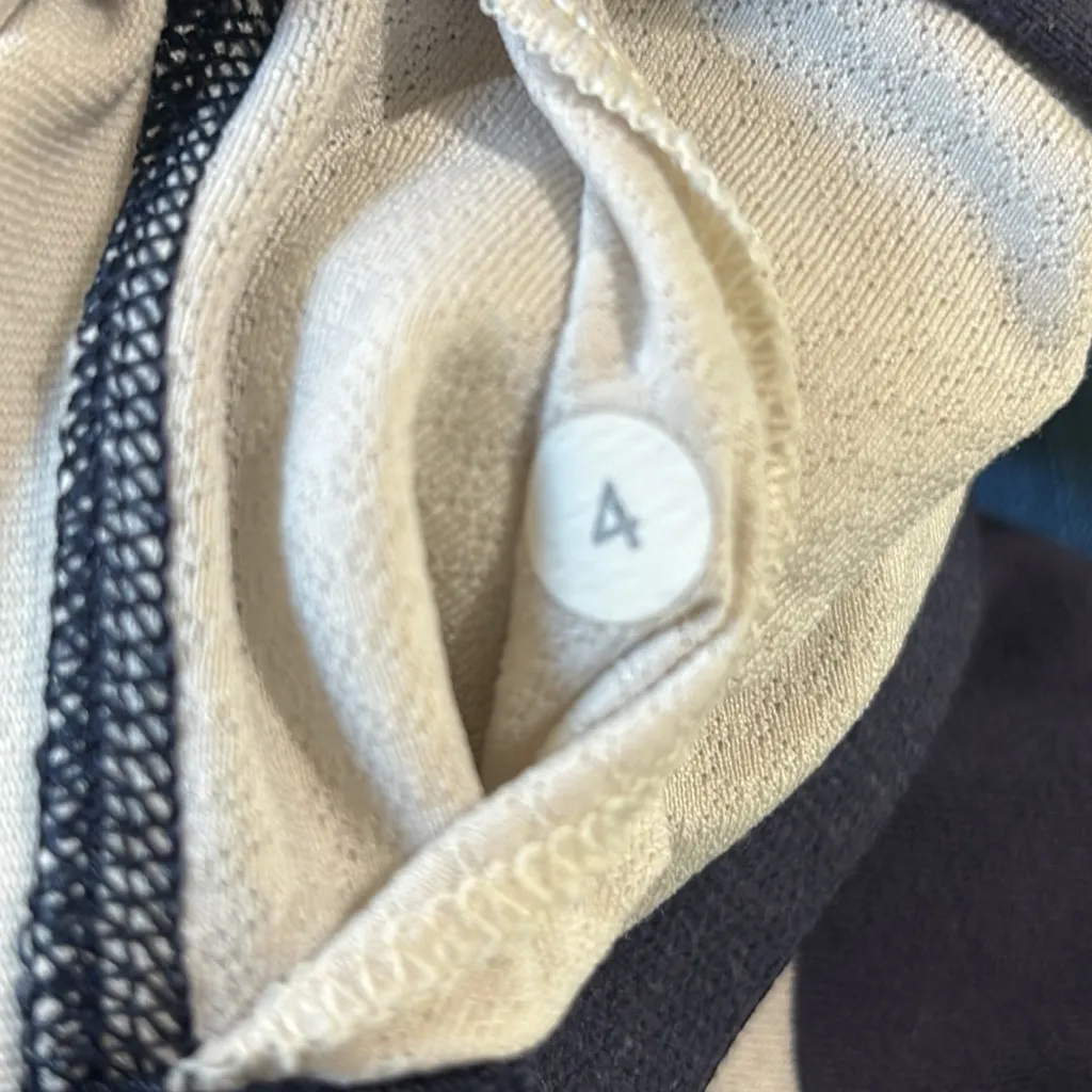 Lululemon No Limits Yoga tank in size 4. Navy/white Nautical Athleisure Sporty - Image 5