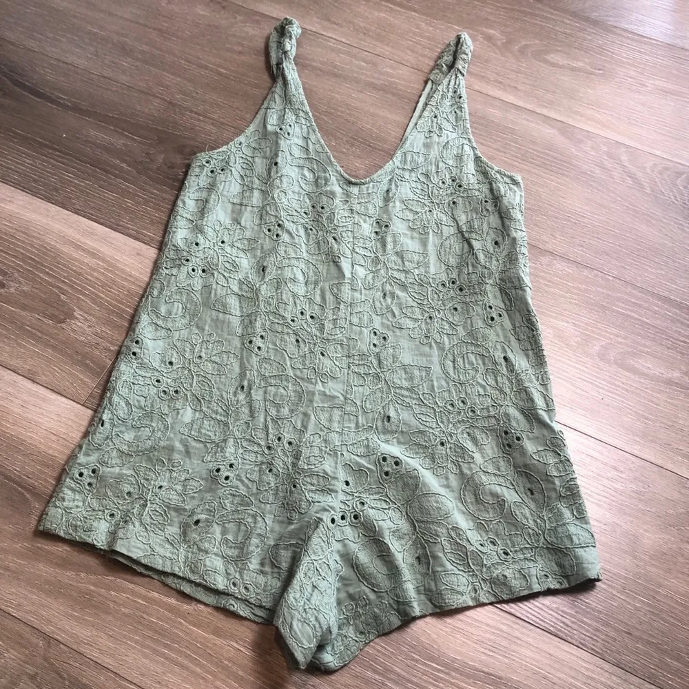 Zara Embroidered Eyelet Sage Green Casual Romper NO BELT Womens Size Small - Image 10