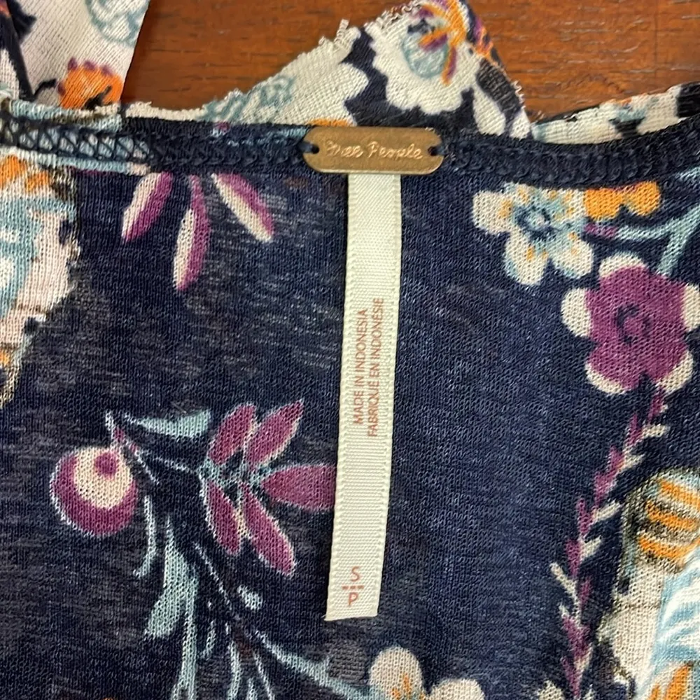 Free People White and Blue Ruffled Floral Blouse Boho Oversized Small Festival - Image 4