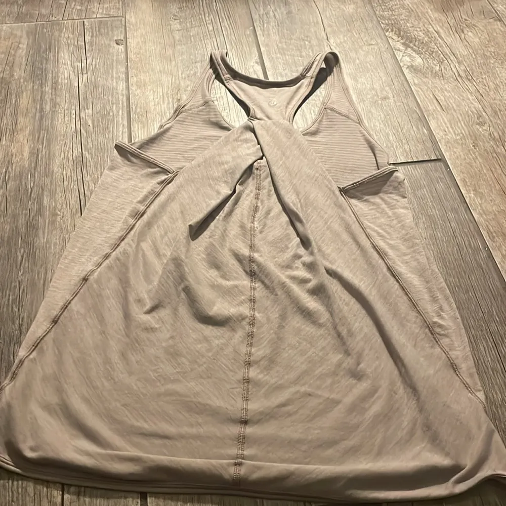 Lululemon essential tank- heathered dark chrome - Image 4