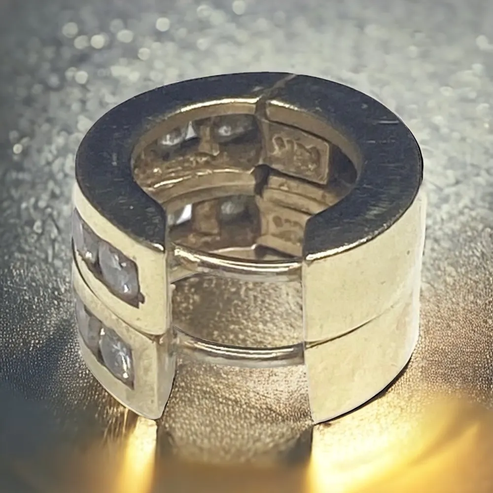 Vintage 90’s: 1 CT Diamond Huggies Earrings ☼ 12 Channel Set Round Stones ☼ 18K - Image 7