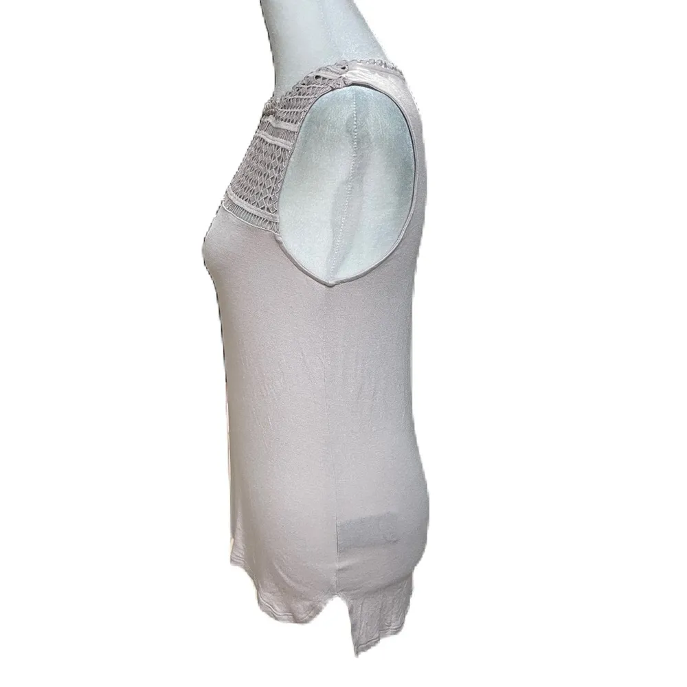 Light Purple Sleeveless Keyhole Back Lace Detail Tank Top Size XS - Image 4