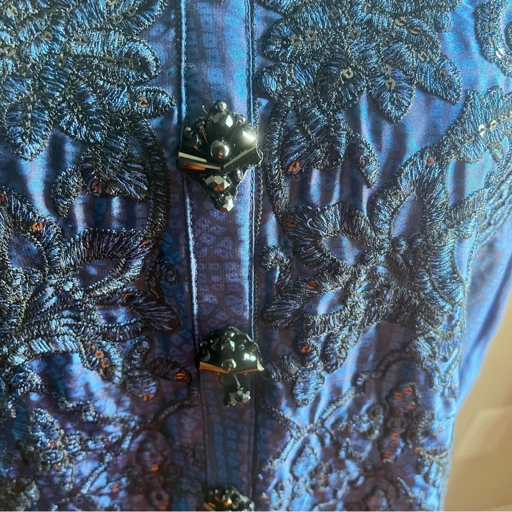 Elegant Blue and Black Lace Tunic - Image 2