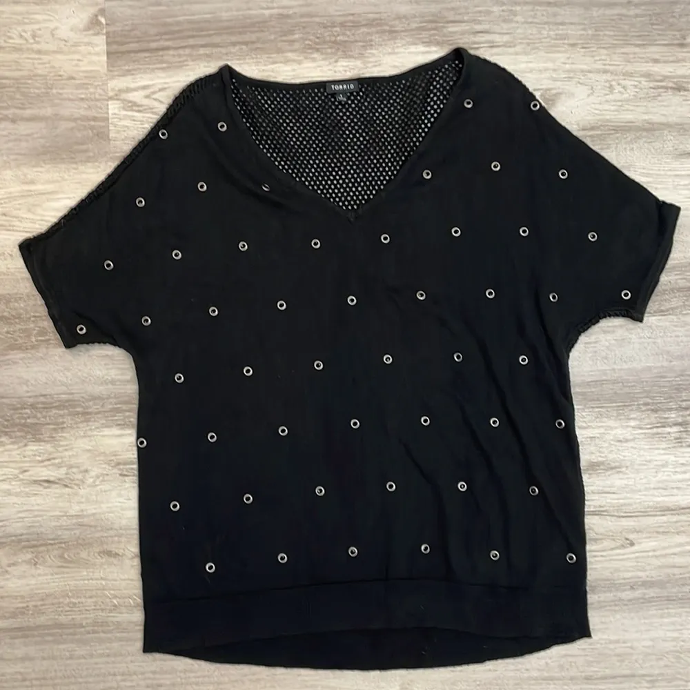 Vintage  Black Short Sleeve Loosely Knit Back & Cutout Metal Circle Front - Image 5