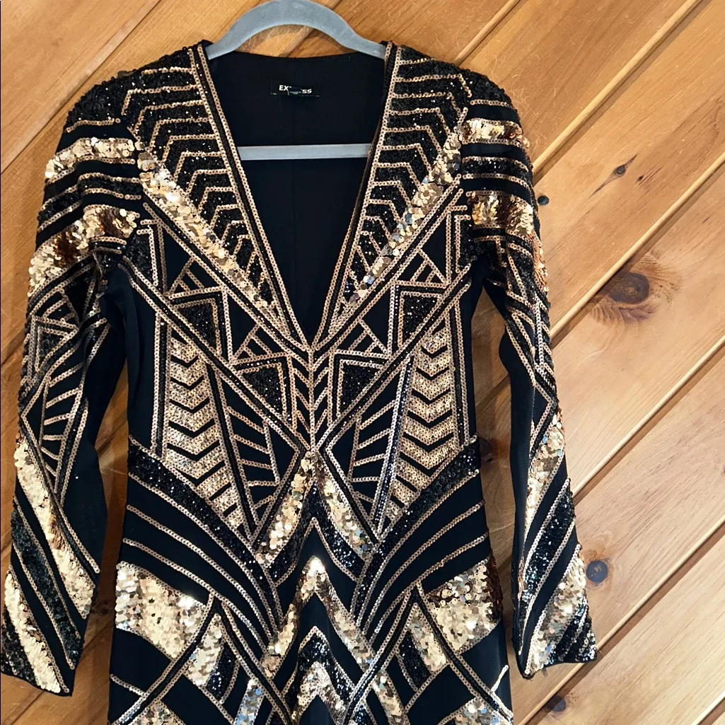 Express sequin shiny gold & black vneck long sleeve bodycon dress - Image 5