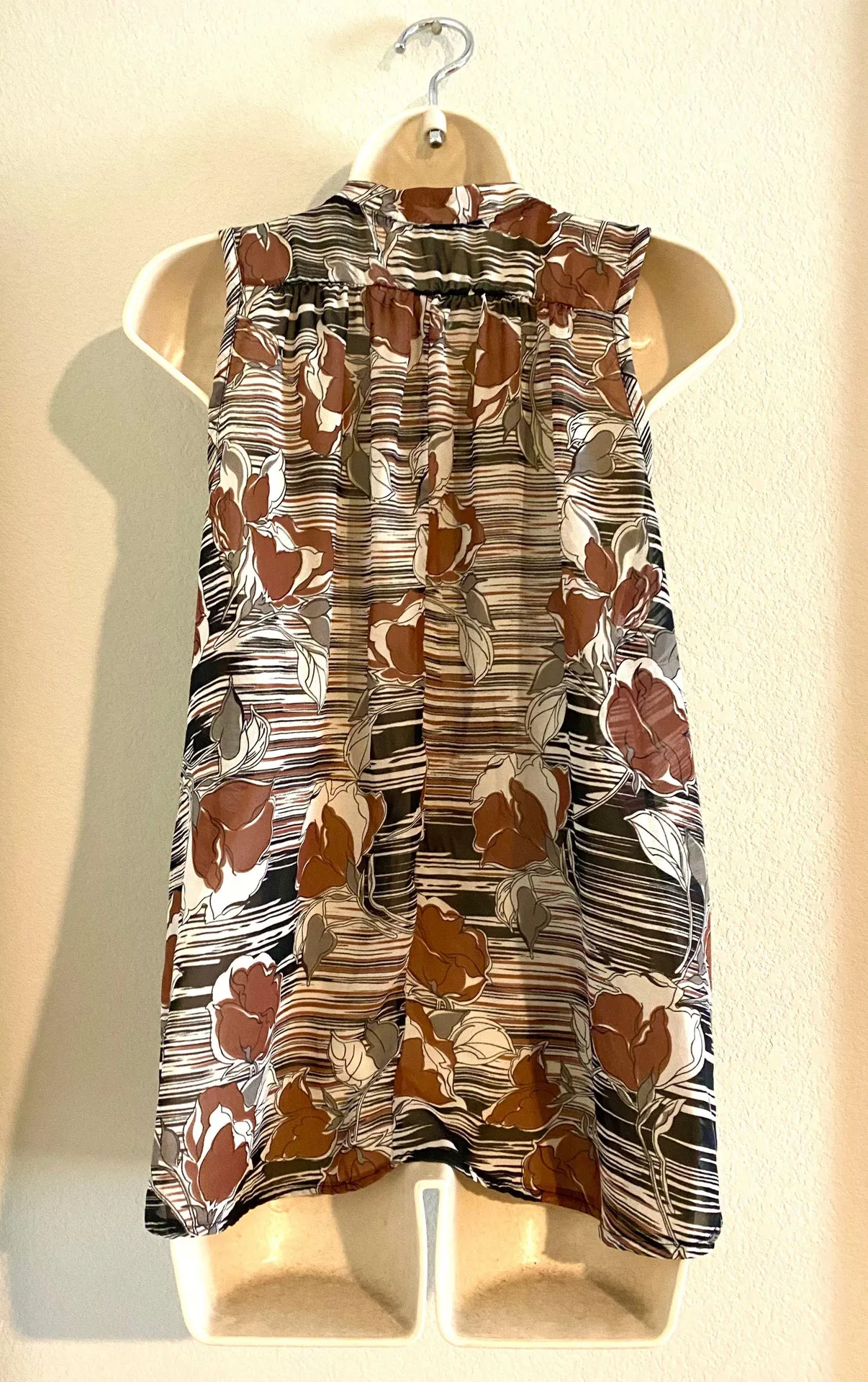 Like new sheer Chocolate blouse. Sz M - Image 3