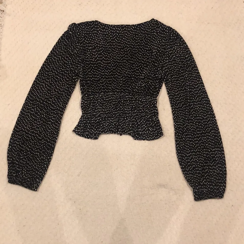 Zara Long Sleeve Black White Polka Dot Pleated Crop Blouse with Tie Accent Small - Image 6