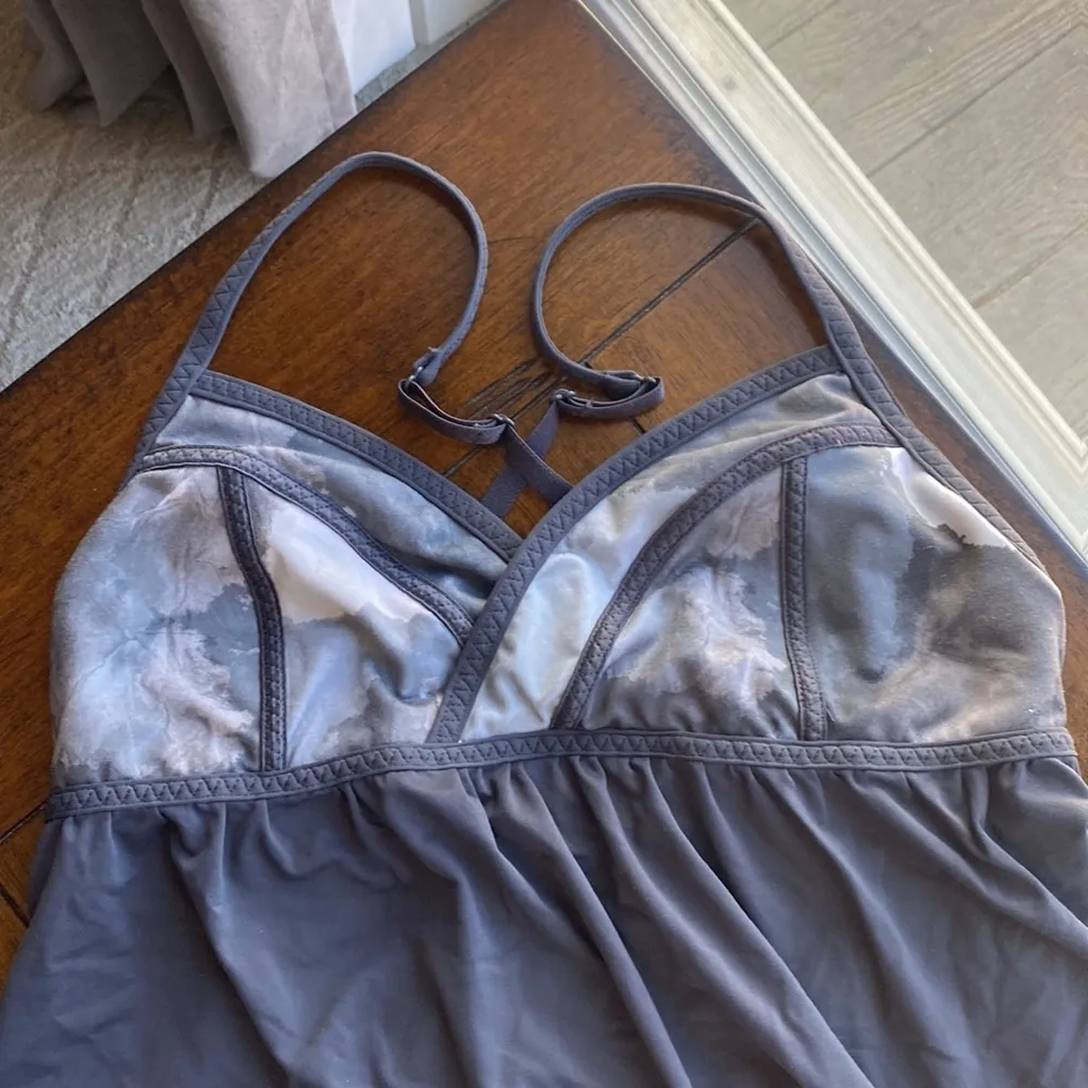 LULULEMON Gray Racerback Adjustable Strap Shelf Bra Tank Top marble print - Image 2