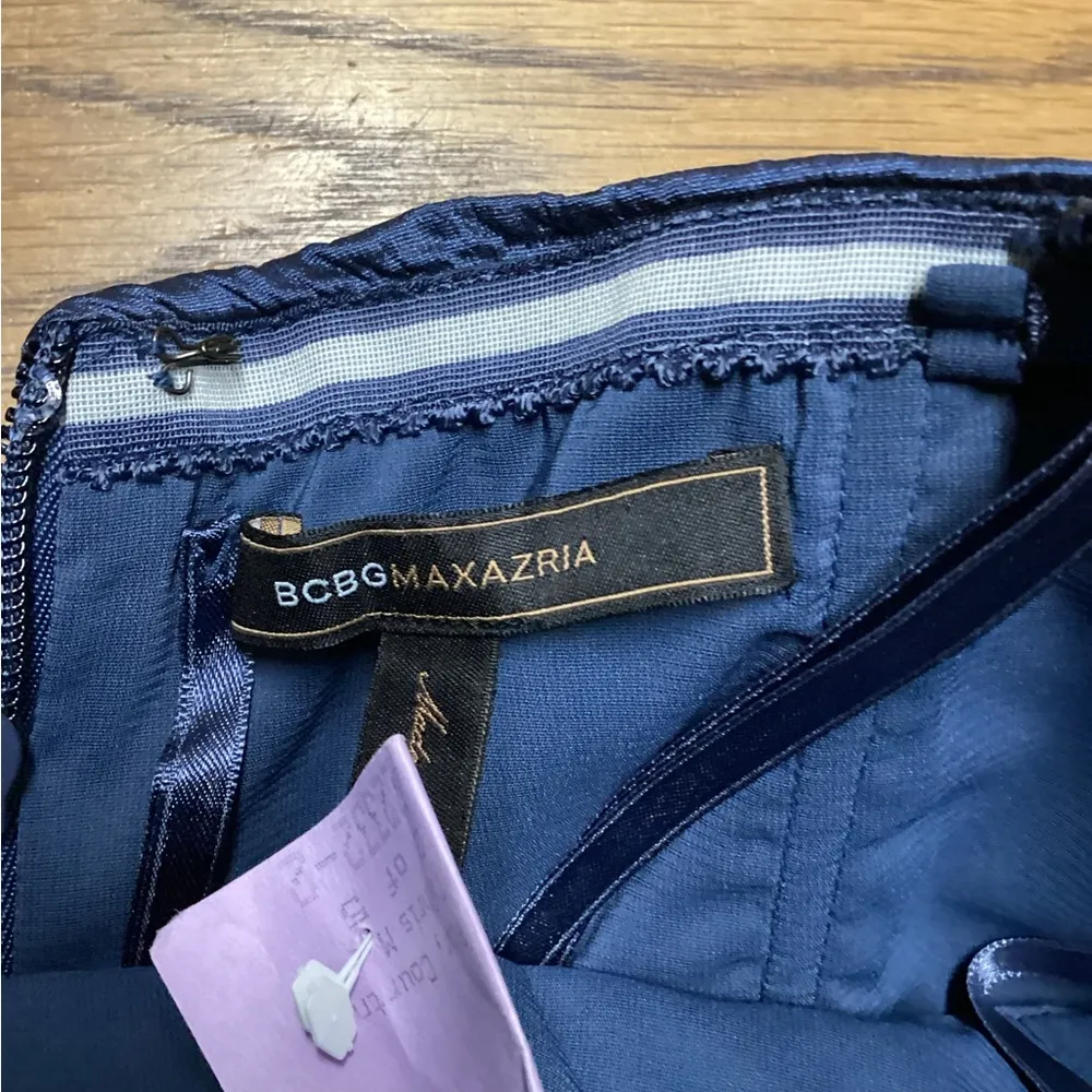 BCBGMaxaZria dress. Size 8 - Image 8