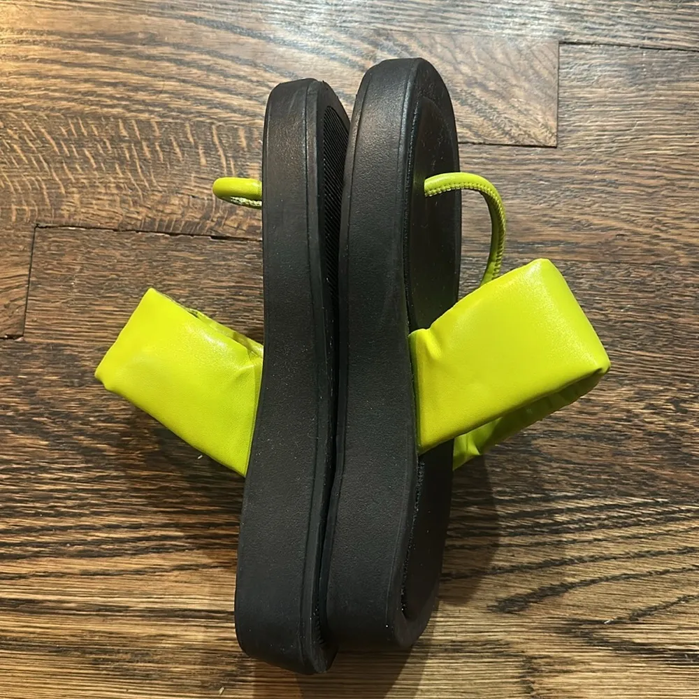 Asymmetrical Green and Black Sandals Size 6 - Image 4