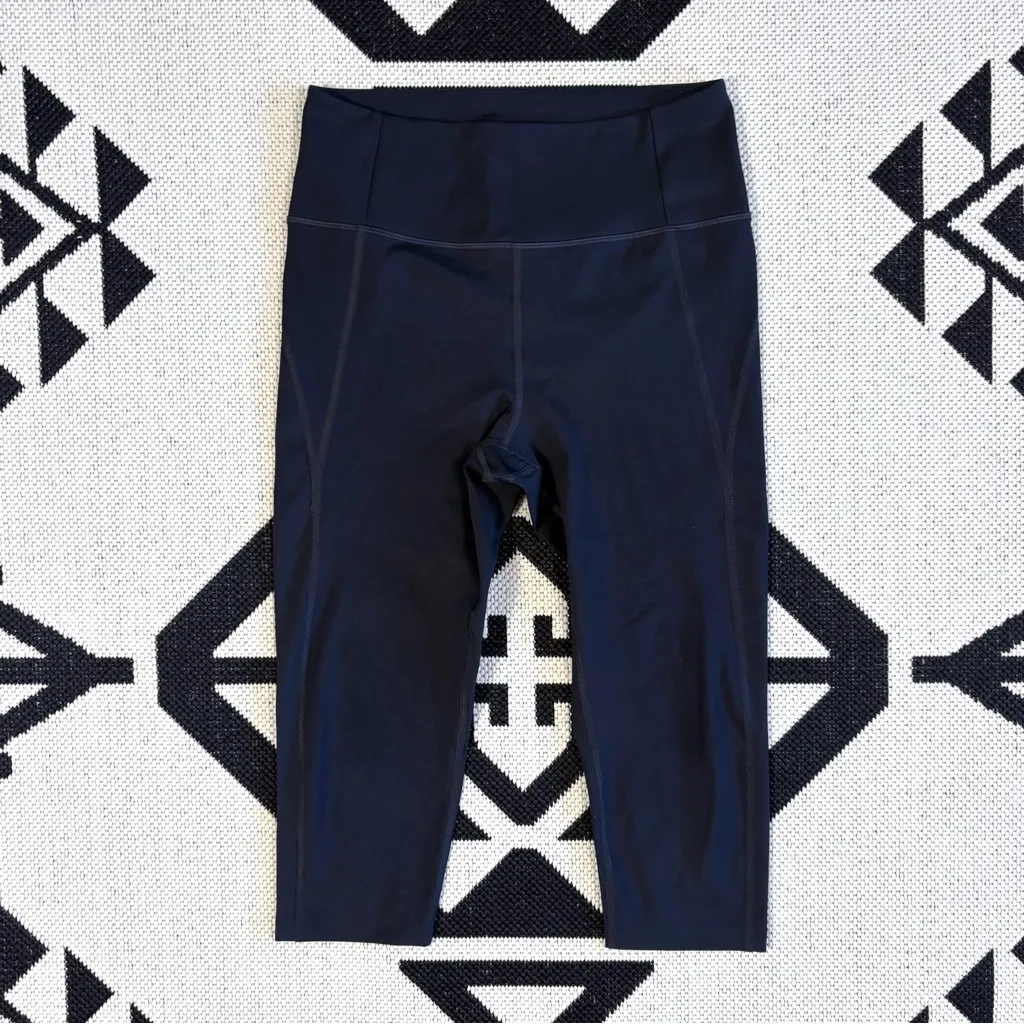 Girlfriend Collective Compressive High Rise Capri Leggings in Black Large - Image 5