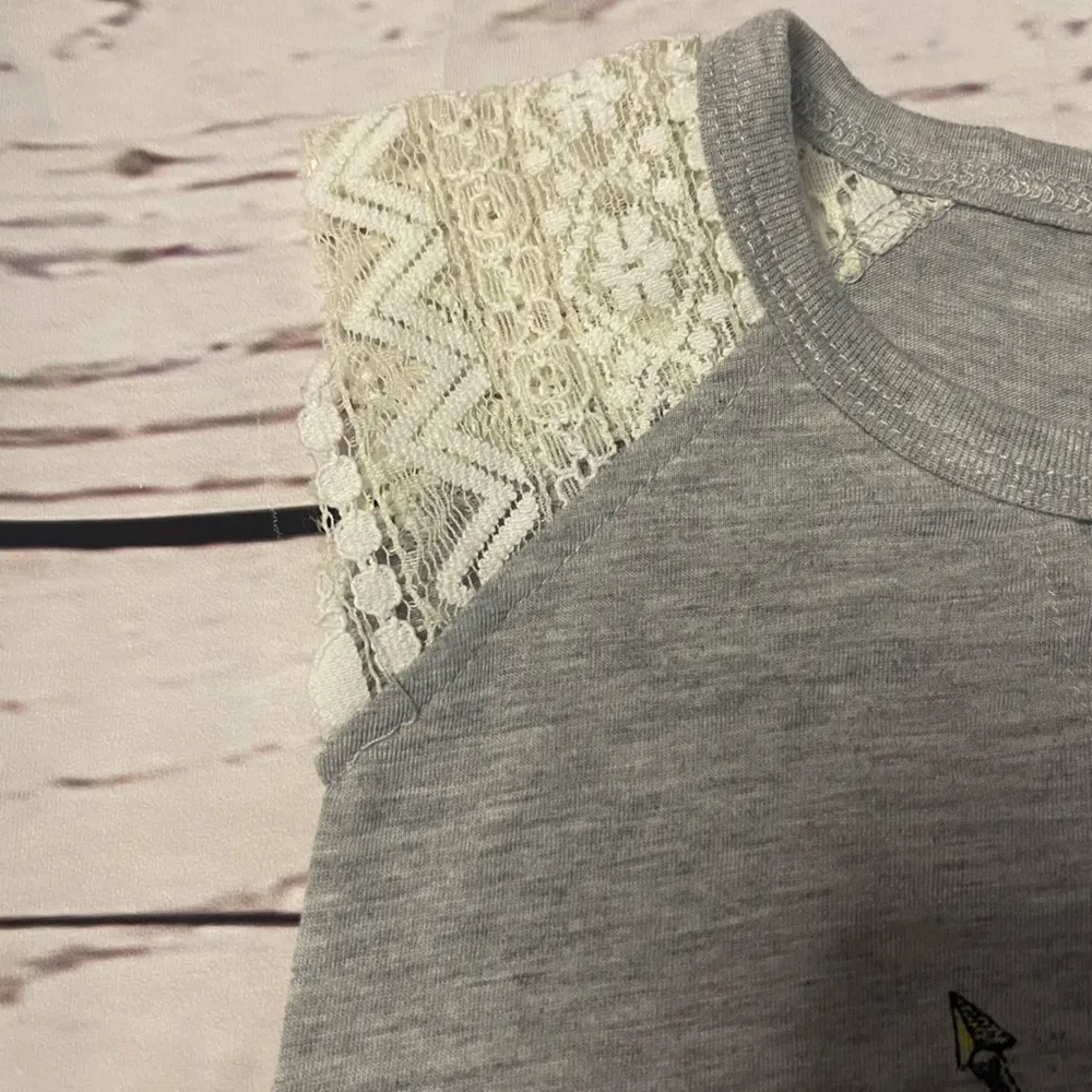 NWOT large women’s American cutoff keyhole top Gray - Image 4