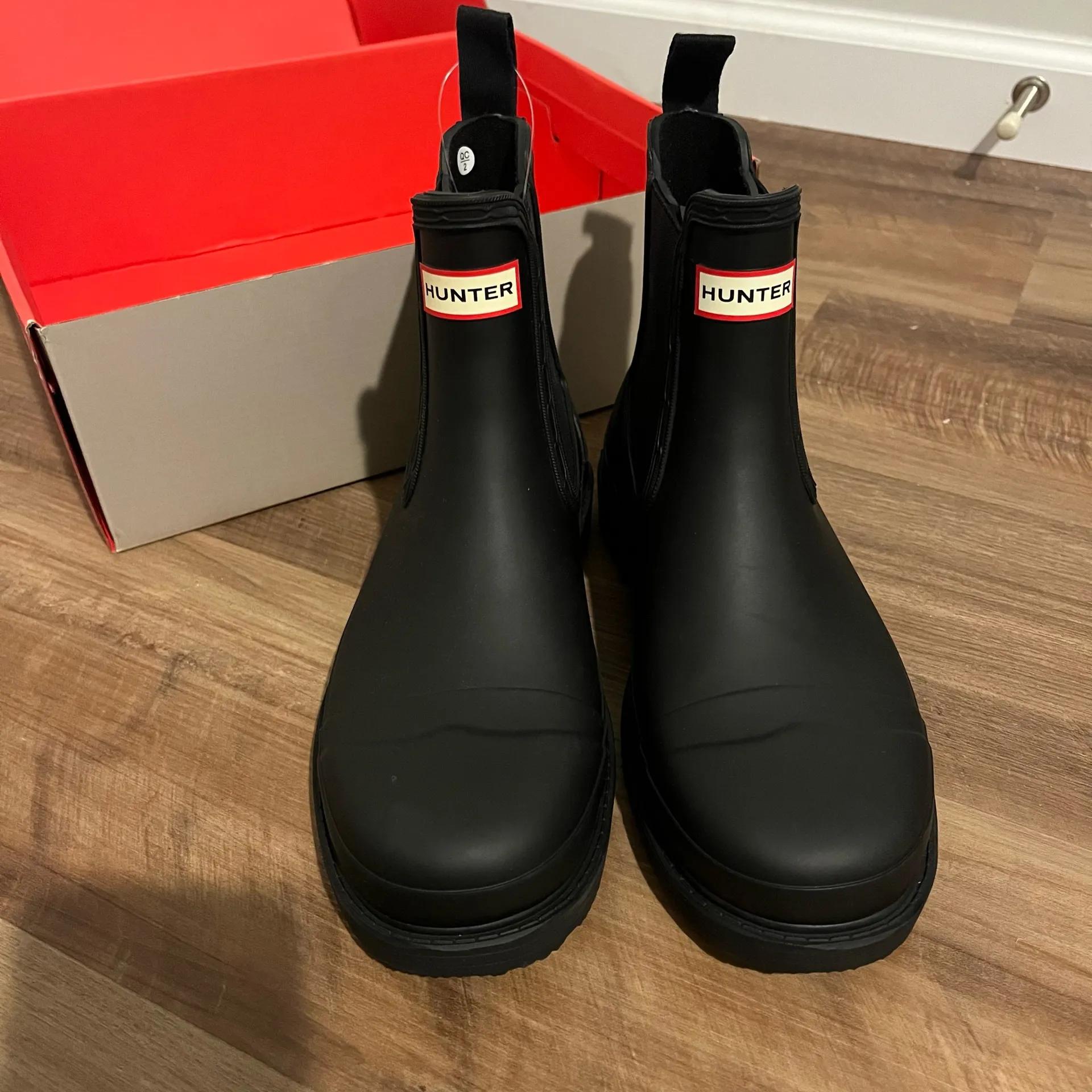 New in Box Hunter Chelsea Short Pull On Rain Boot - Black Size 7  - Image 7