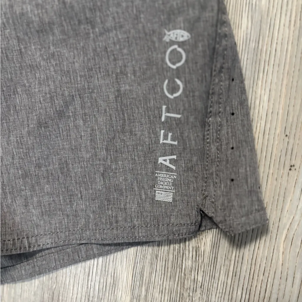 AFTCO Women's Athletic Gray Shorts Size 6 - Image 6