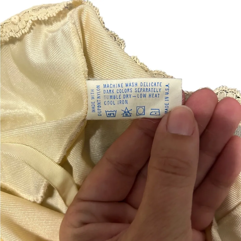 Vanity Fair Cream Nylon Lacy Bust and Extender Hem size 34 - Image 4