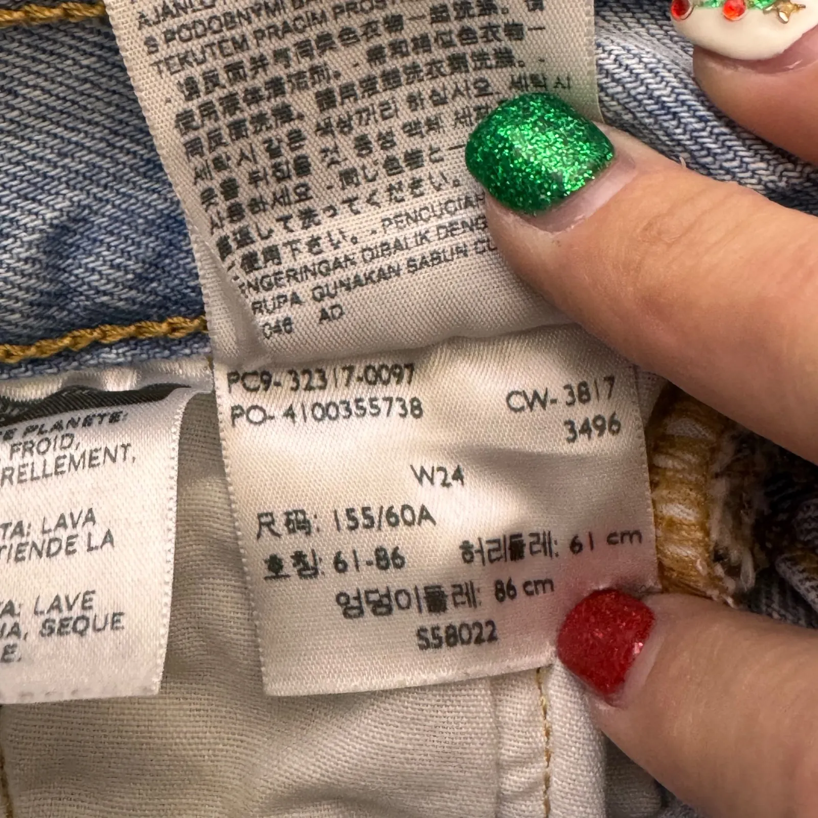 NWOT Levi's 501 High Rise Denim Shorts Light Wash Distressed Raw Hem - 24 - Image 10