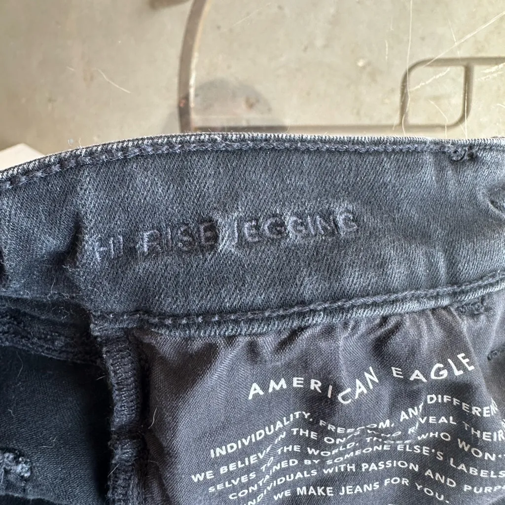 American Eagle Distressed Skinny Denim Hi-Rise Jegging in Black Size 2 Short - Image 10