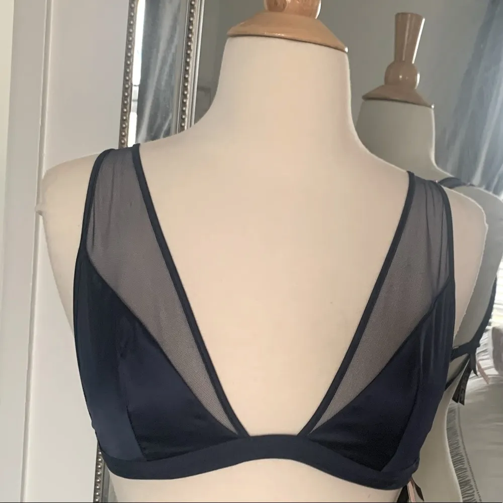 VICTORIA’S SECRET LUXE LACE PLUNGE BRALETTE BRA - Image 7