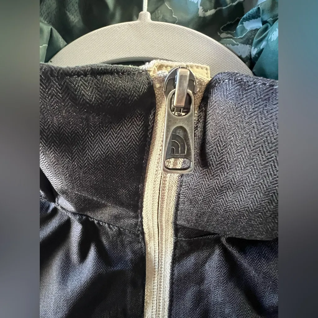 Women’s The North Face XS Windbreaker - Image 9