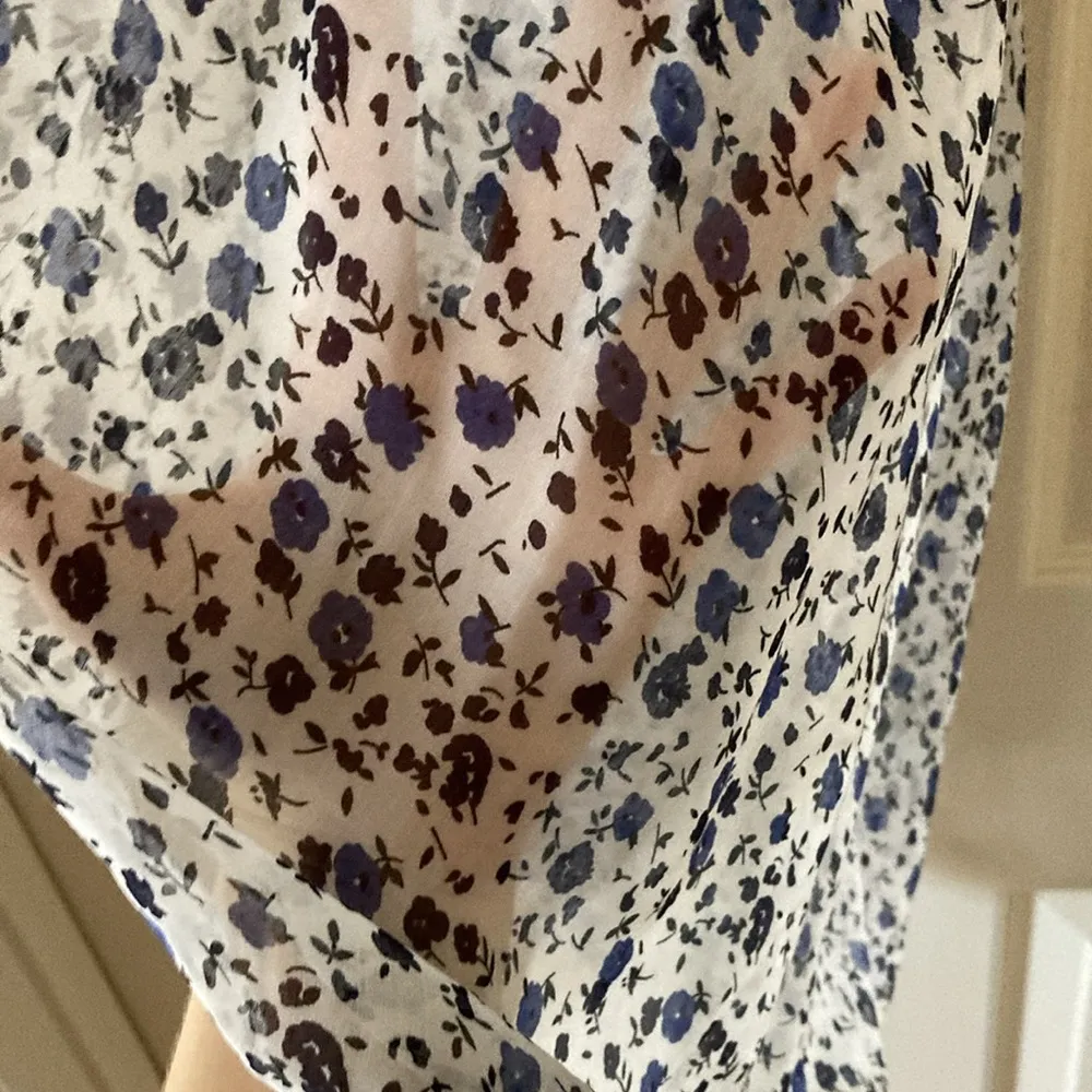 Brandy Melville Floral Scarf Like New Soft Lightweight Sheer 100% Viscose Flower - Image 9