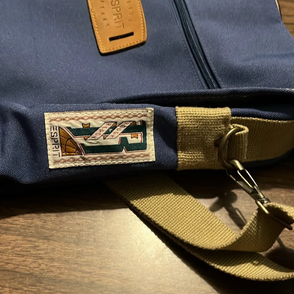 Esprit VINTAGE Rough Ready Messenger Bag - Image 6