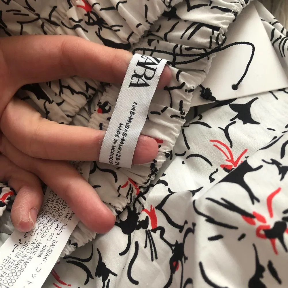 nwt zara white floral midi skirt small/medium - Image 4