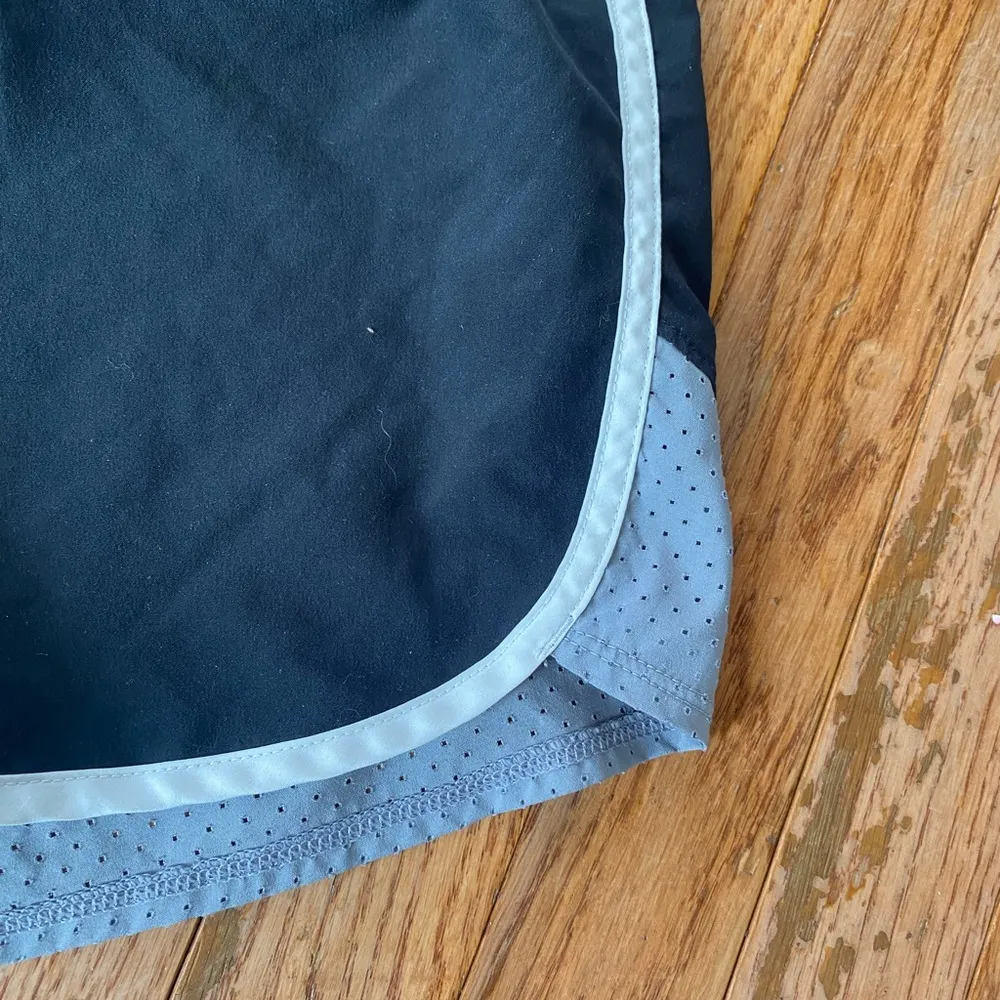 black gray white under Armour athletic shorts - Image 6