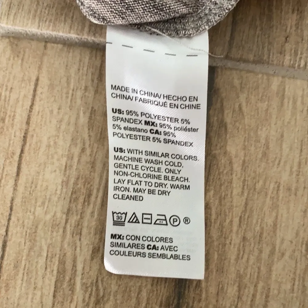 White House black market shirt- still has tags - Image 5