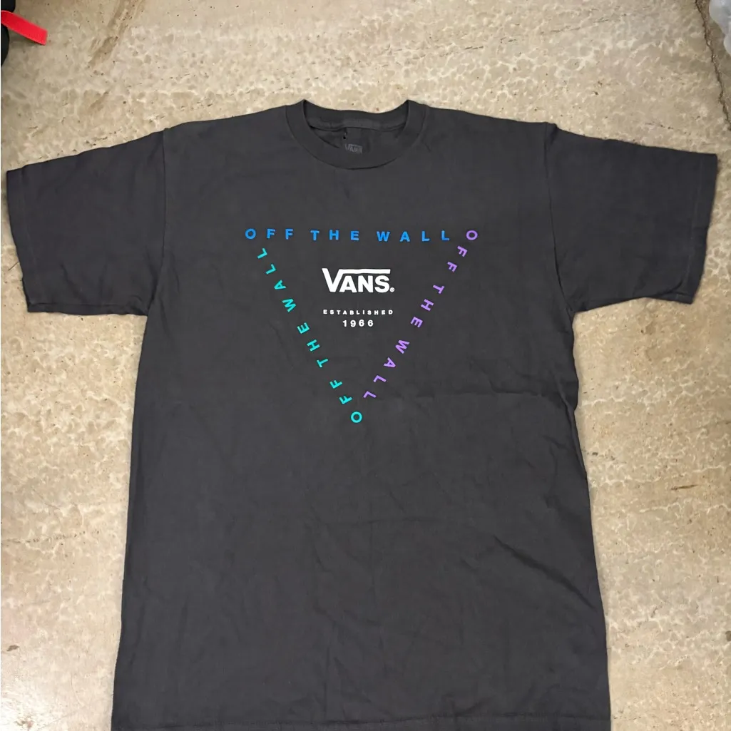 Vans Grey Graphic Short Sleeve Tee with Vibrant Triangle Logo - Image 4