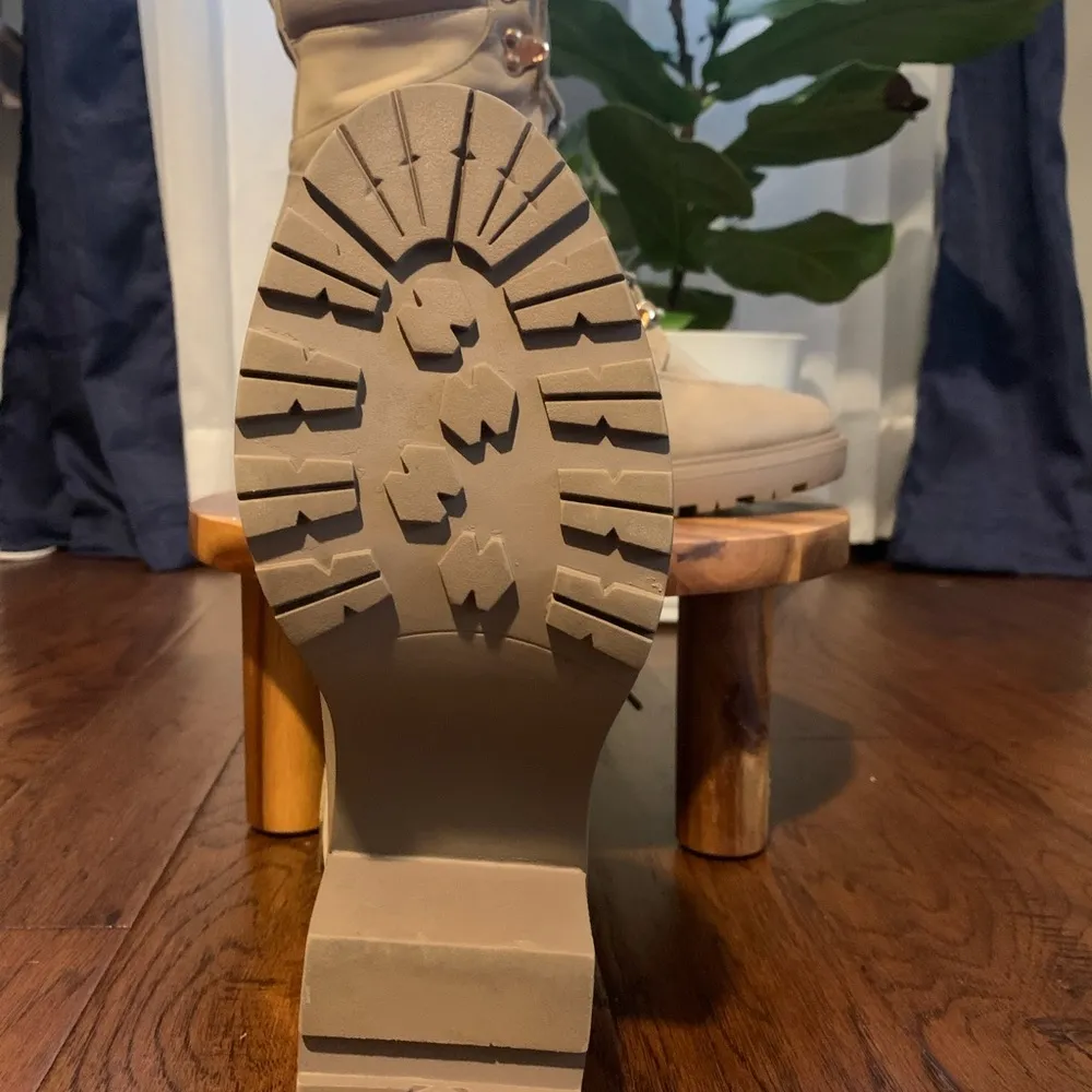 Shoe Dazzle  Tan/Beige boots - Image 4