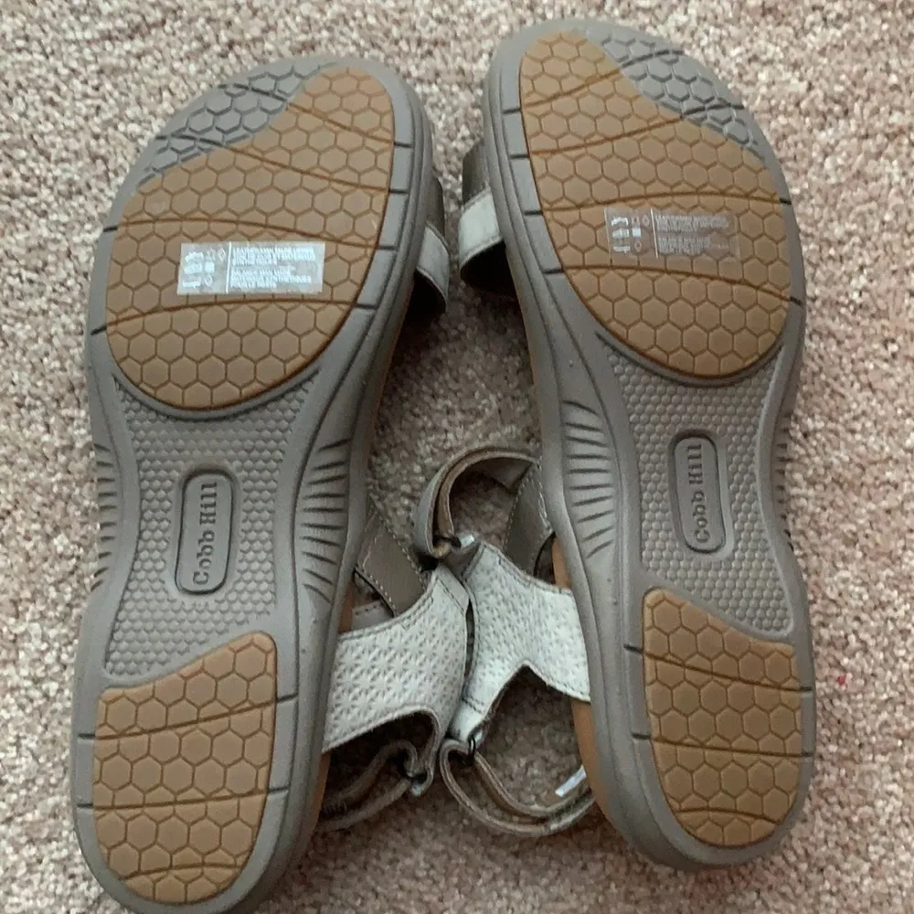 Cobb Hill metallic and tan sandals Size 10 - Image 6