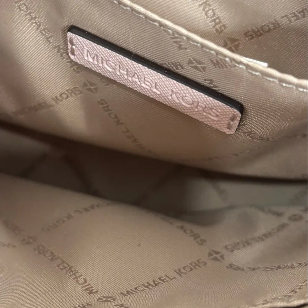 Michael Kors Jet Set Travel Medium Dome Shoulder Crossbody Bag MK Pale Gold NWT - Image 4