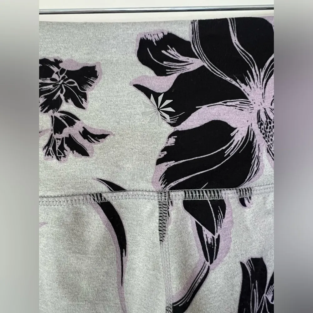 ATHLETA HIGH RISE MAGNOLIA CHATURANGA™ CAPRI SIZE S - Image 6