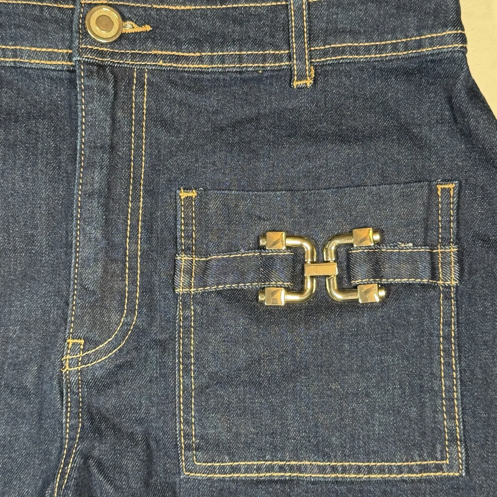 Bold Elements Shorts Women Size 6 Blue Denim Stretch Front Pockets w/Buckles - Image 3