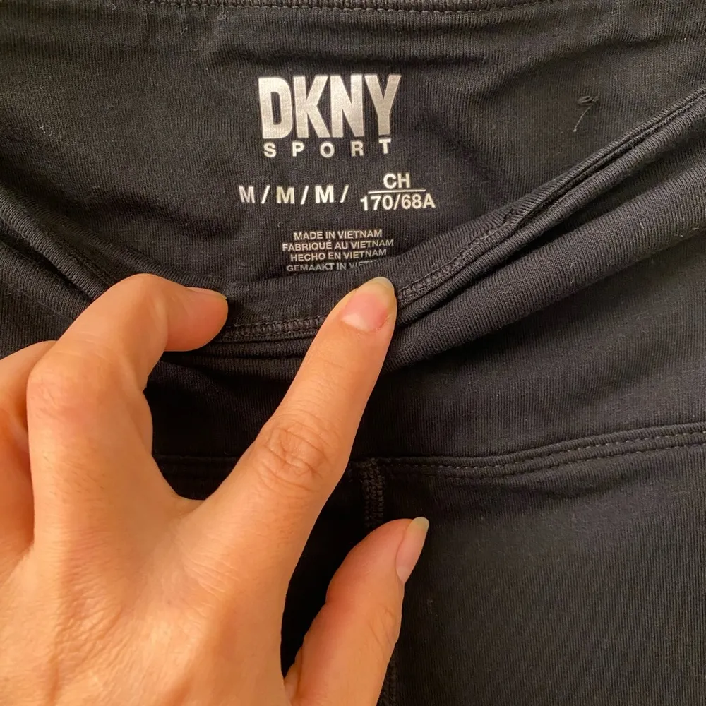 Dkny sport leggings size medium - Image 4