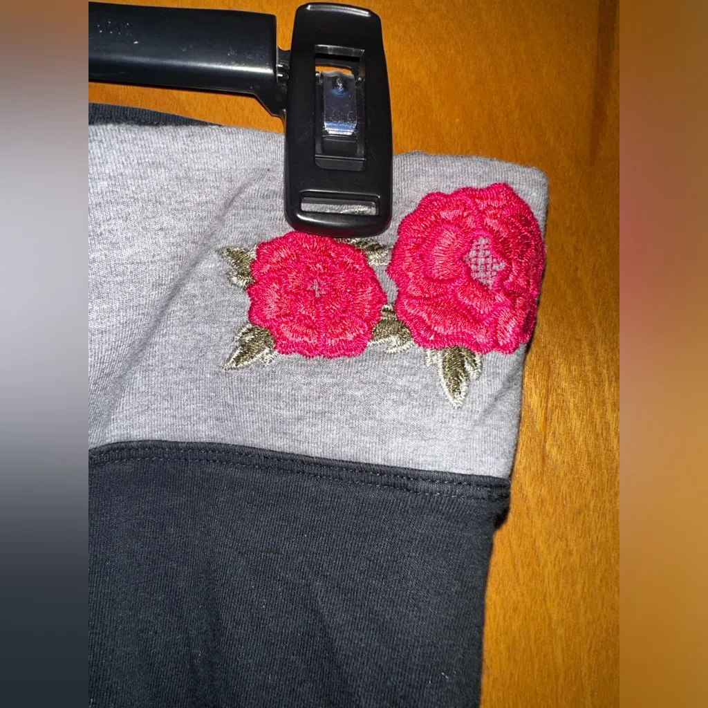 PINK by Victoria Secret Bling rose Skinny leg Yoga Pants- Size Large - Image 3