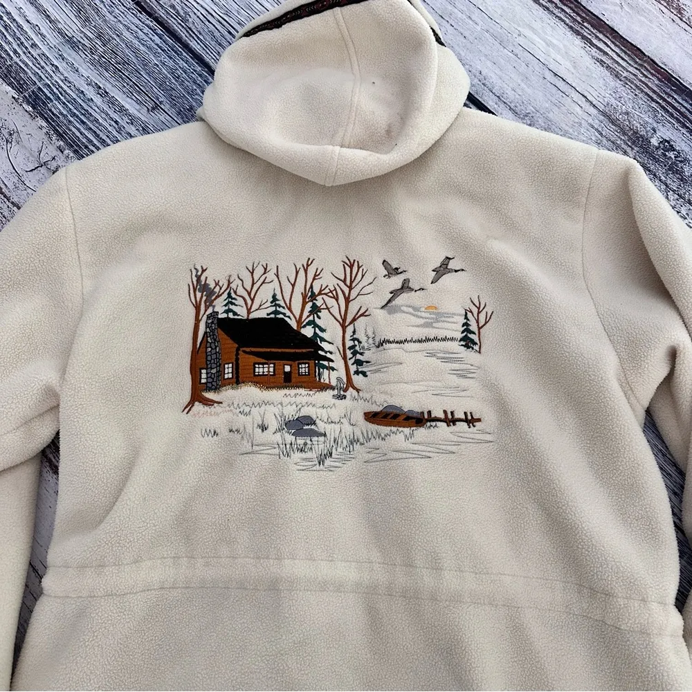 Vintage Cabela’s Cream Fleece Hooded Jacket with Cozy Cabin Embroidery - Image 3