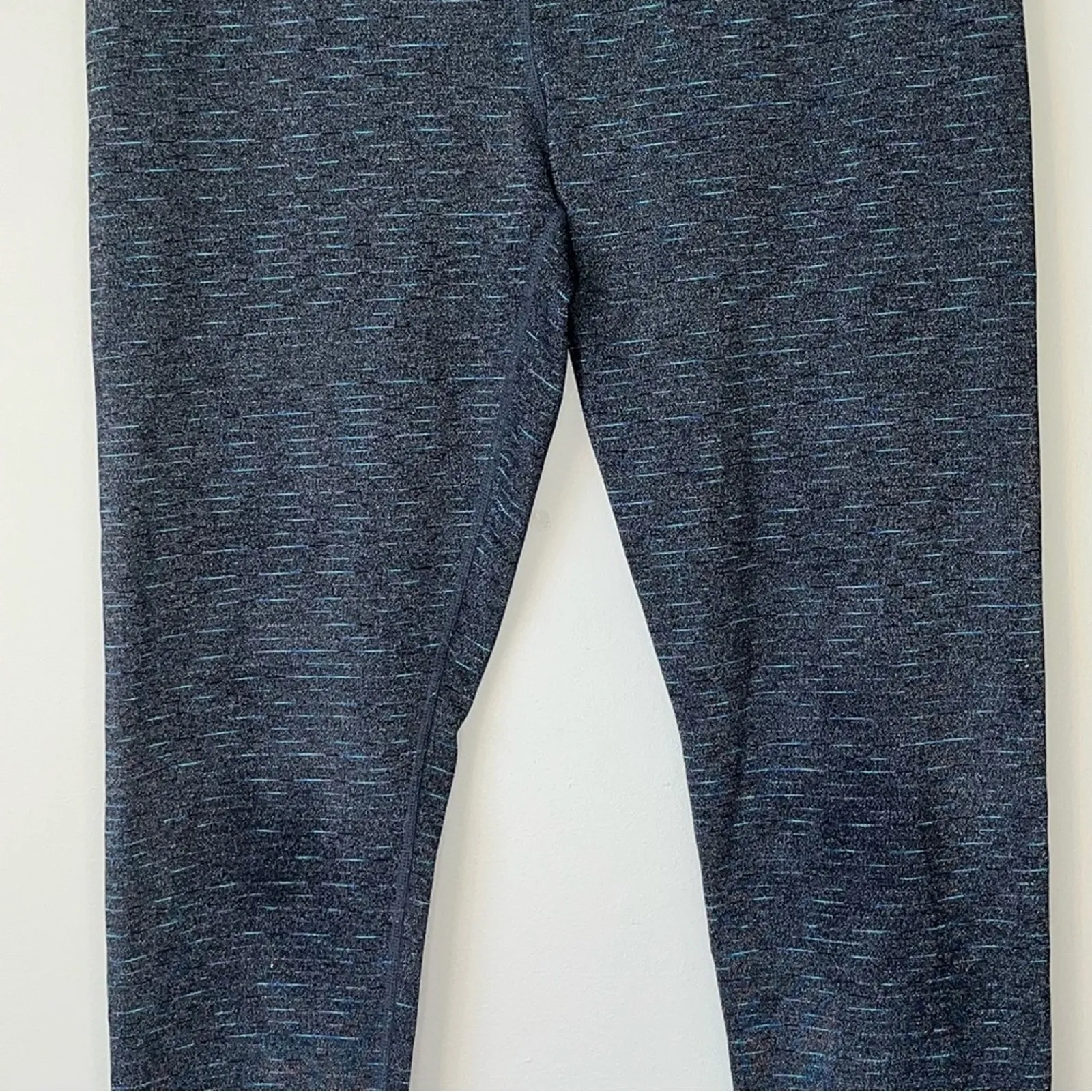 Tuff Athletics  Gray Heathered Crop Leggings Size Large - Image 13