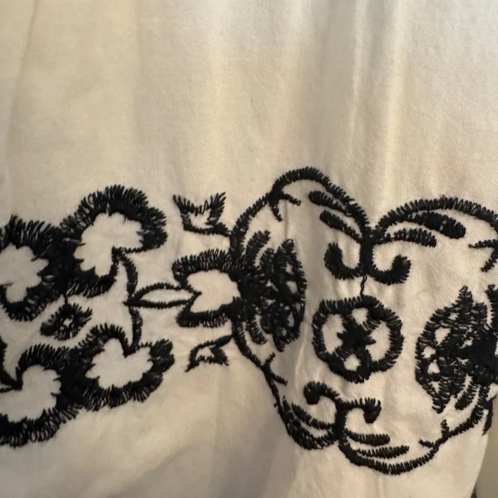 Ivory Short Sleeve V - Image 6