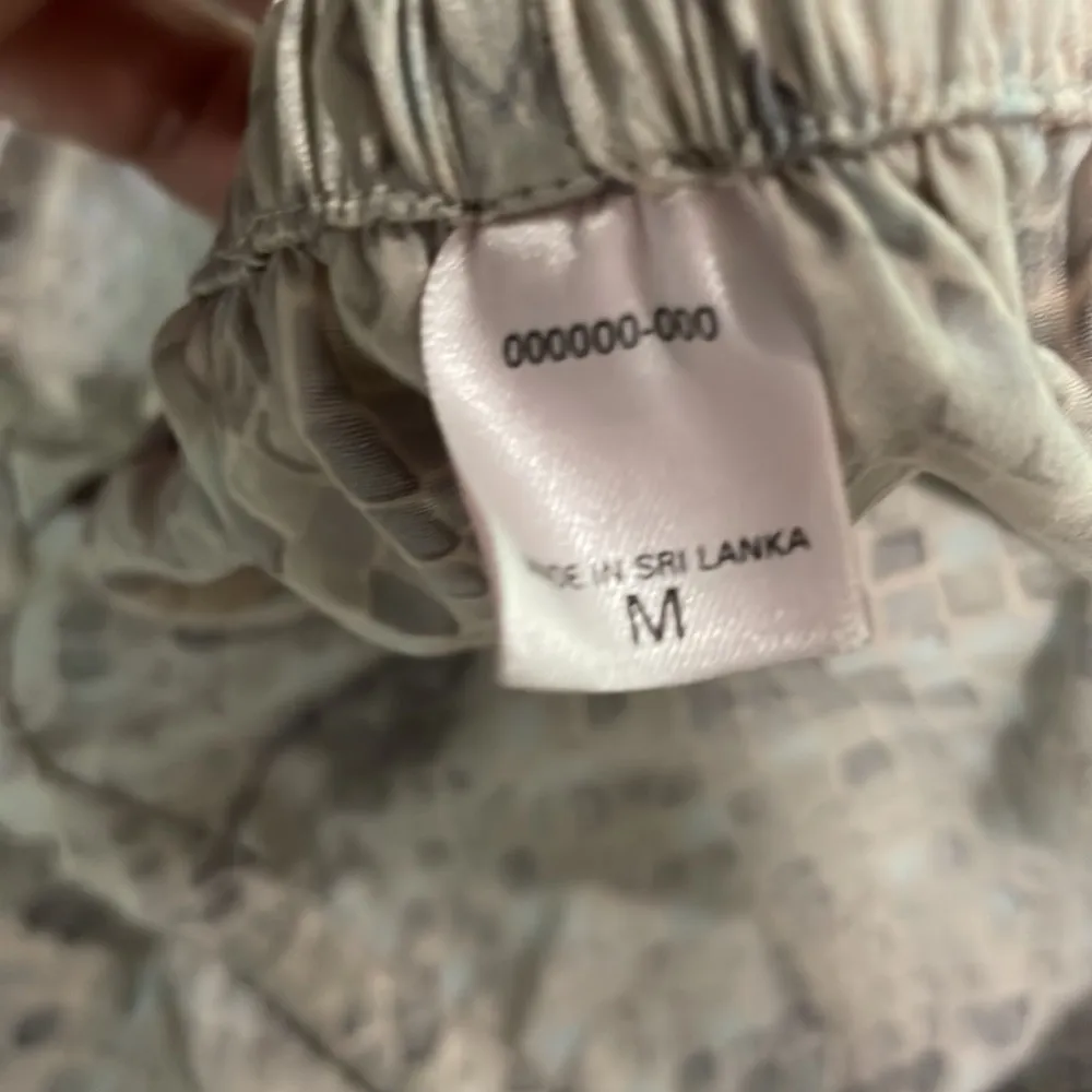 Victoria’s Secret silky snake tile print pajamas set S/M - Image 4