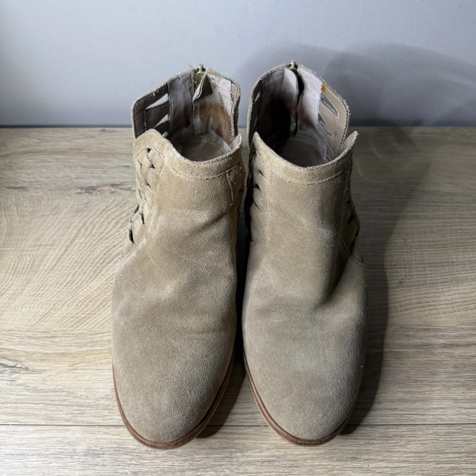 Vince Camuto Peera Booties Taupe Cutout Ankle Stacked Heel Boho Moccasin 8M 38 - Image 4