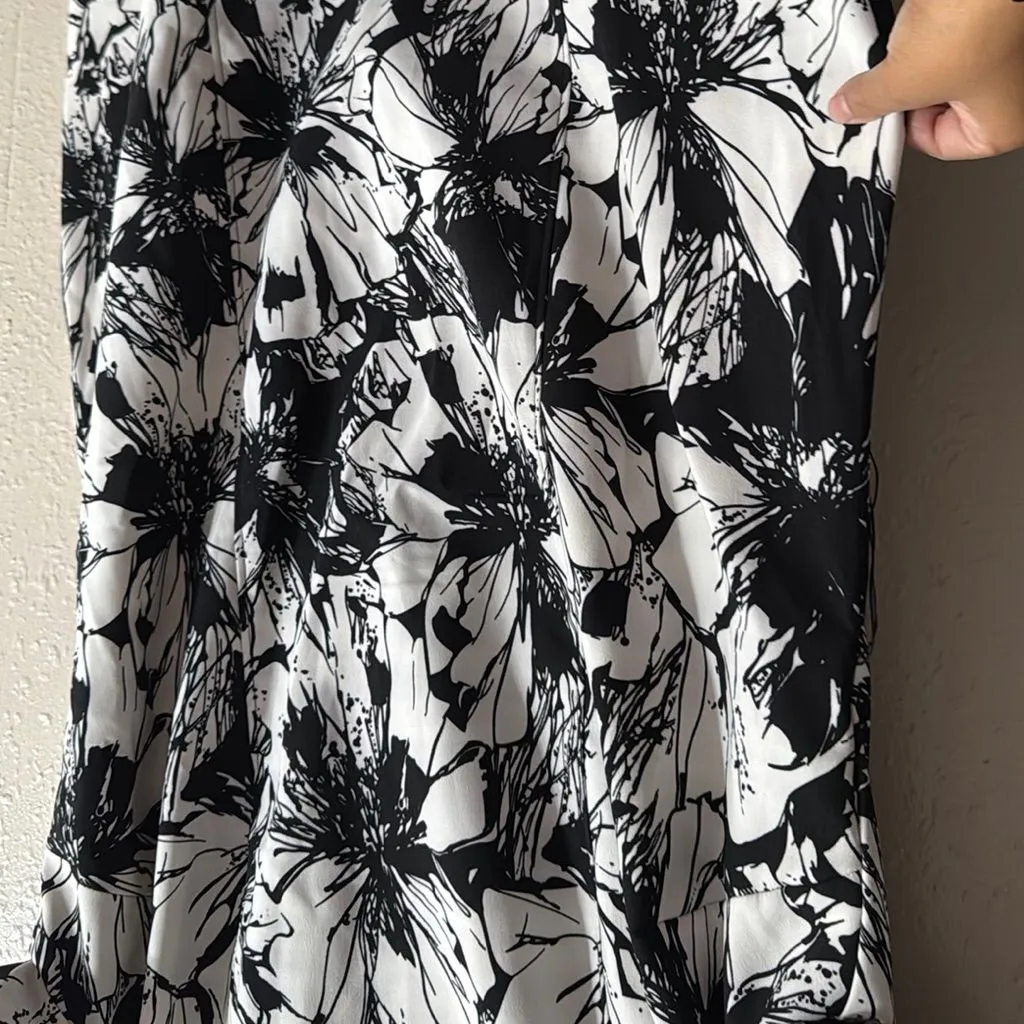 Avenue Black and White Sheath Dress with Flutter Sleeves - Image 5