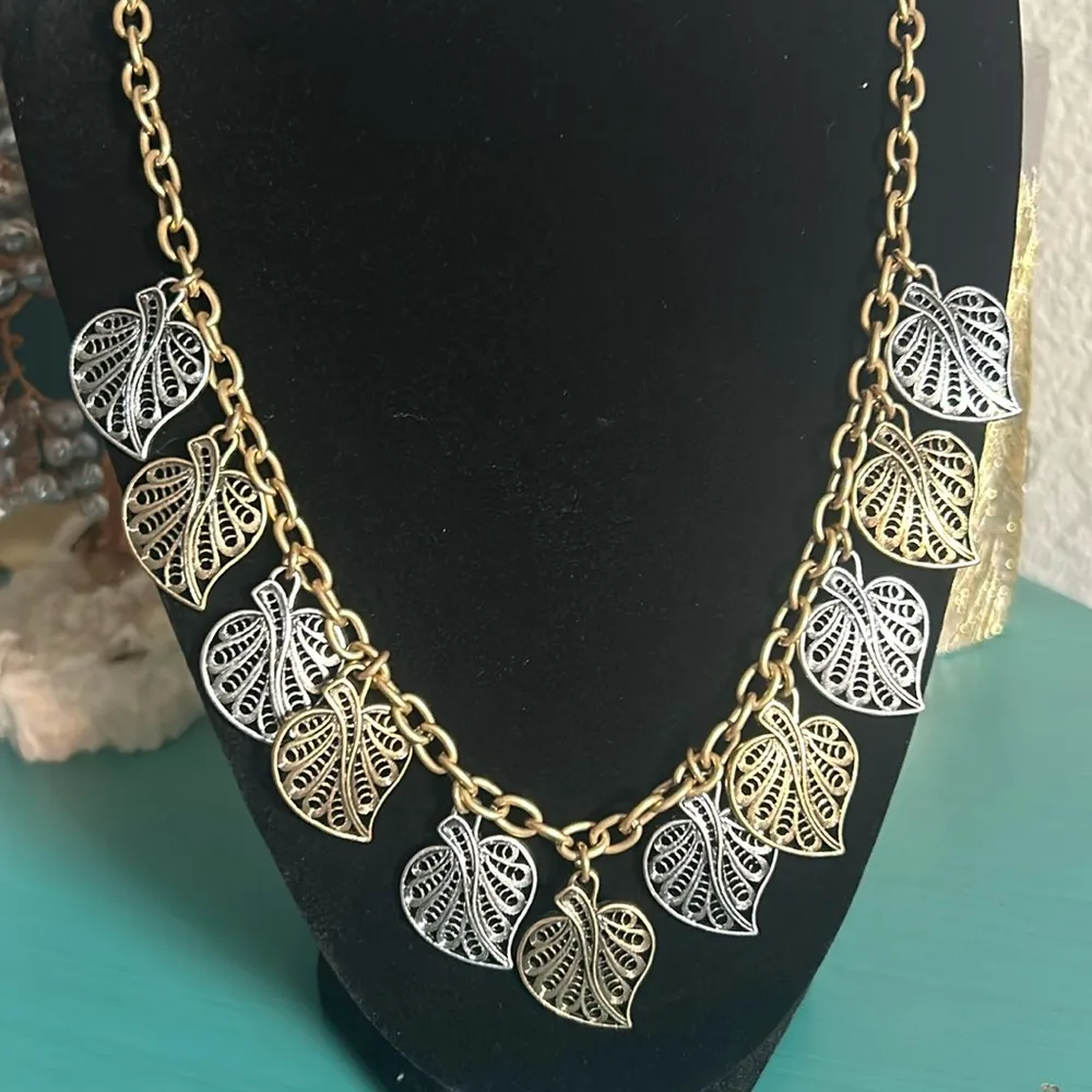 New Lucky Brand Two-Tone Chunky Leaf Charms Statement Chain Necklace - Image 4